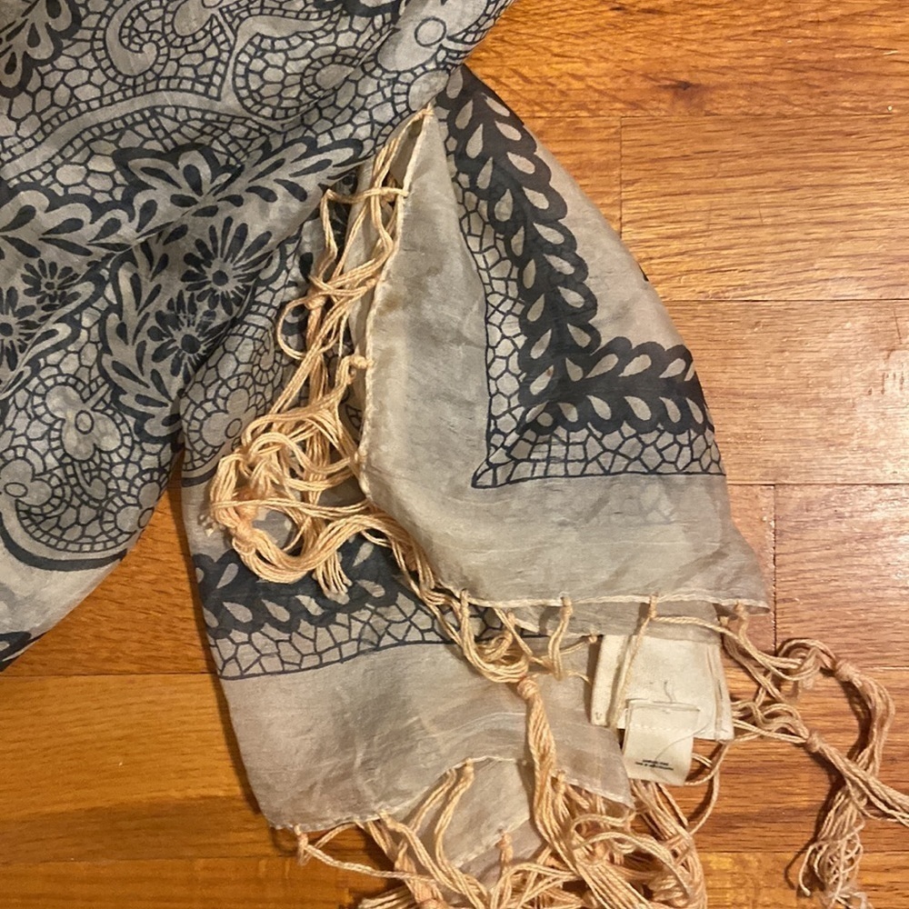 Women’s pins and needles scarf. Cream and black - Picture 3 of 6